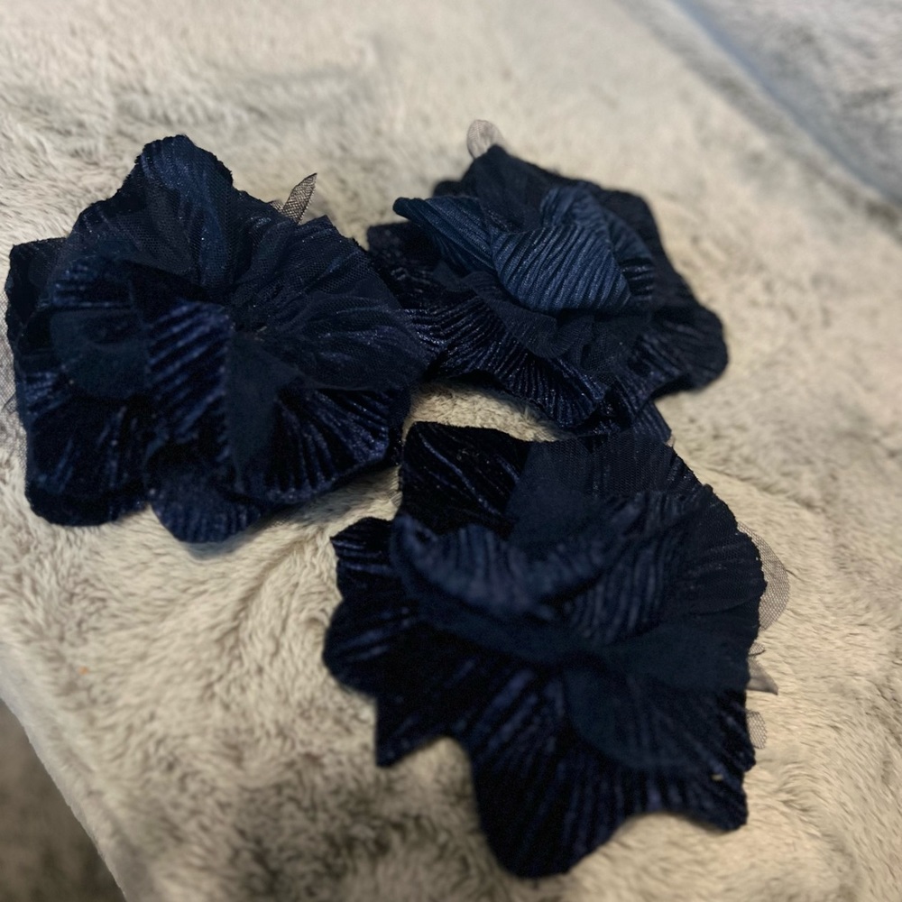 Fabric flower pins